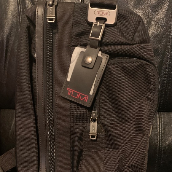 tumi fremont morado sling backpack
